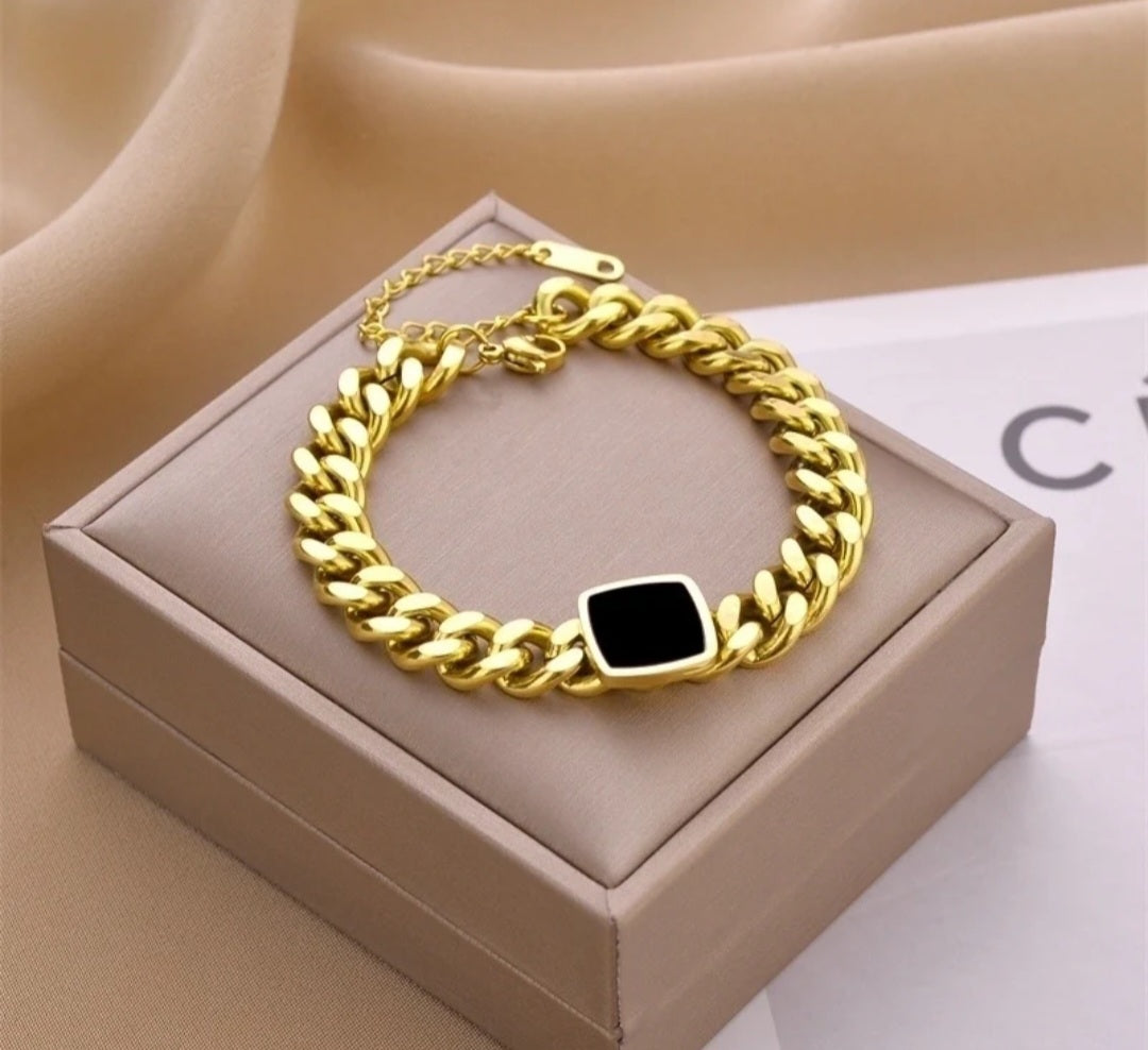 Cubian Necklace and Bracelet set
